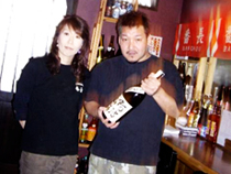 スタッフと酒